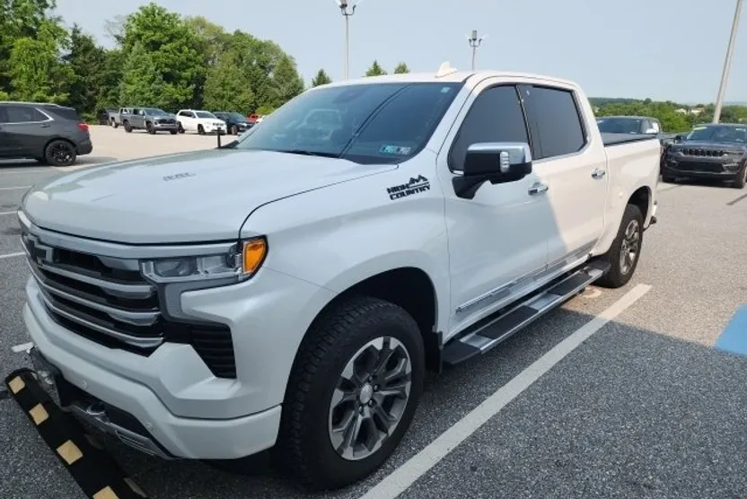 2024 Chevrolet Silverado 1500 High Country photo 1