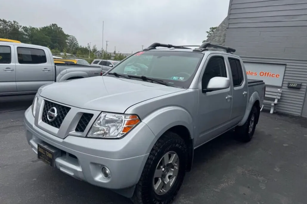 2011 Nissan Frontier PRO-4X photo 1