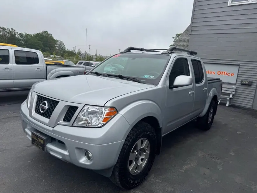 2011 Nissan Frontier PRO-4X photo 1