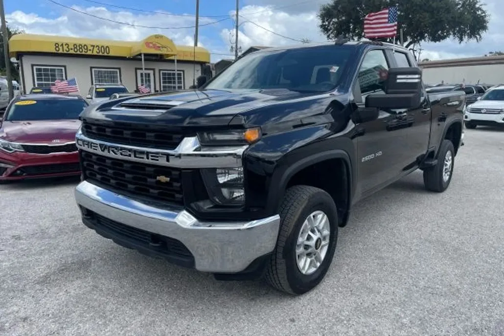 2022 Chevrolet Silverado LT photo 1