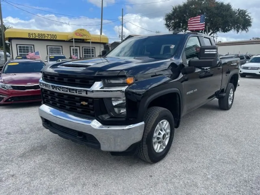 2022 Chevrolet Silverado LT photo 1