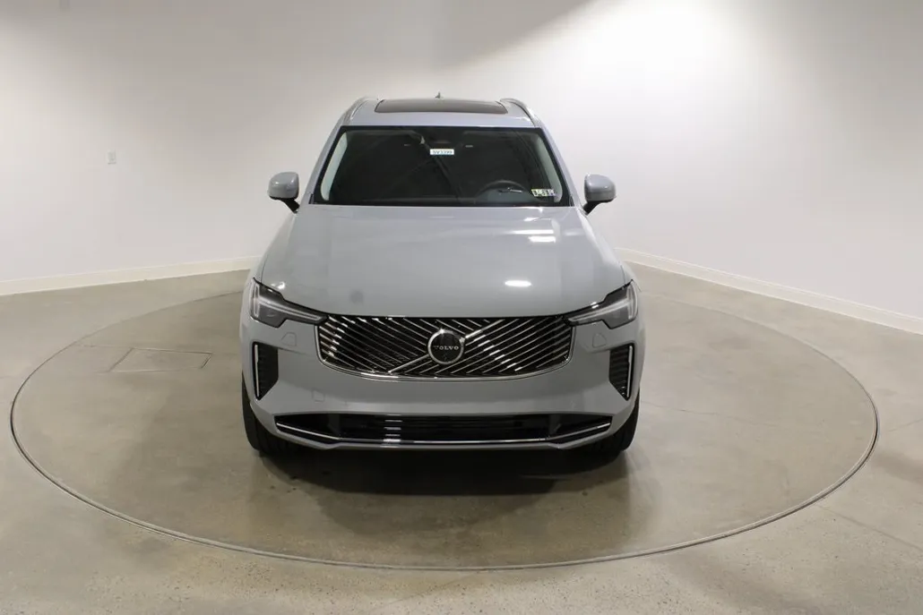2026 Volvo XC90 T8 Plus photo 1