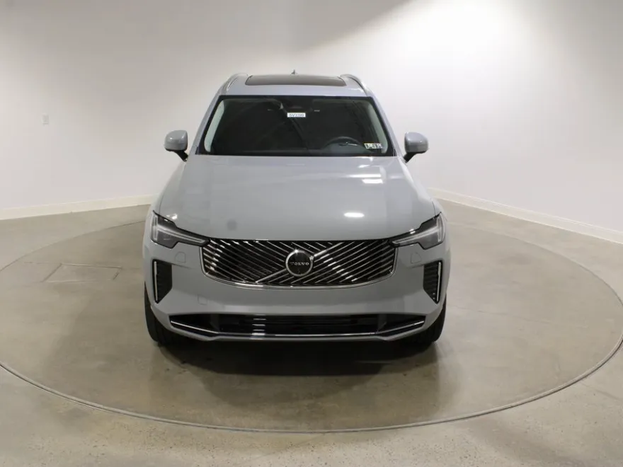 2026 Volvo XC90 T8 Plus photo 1