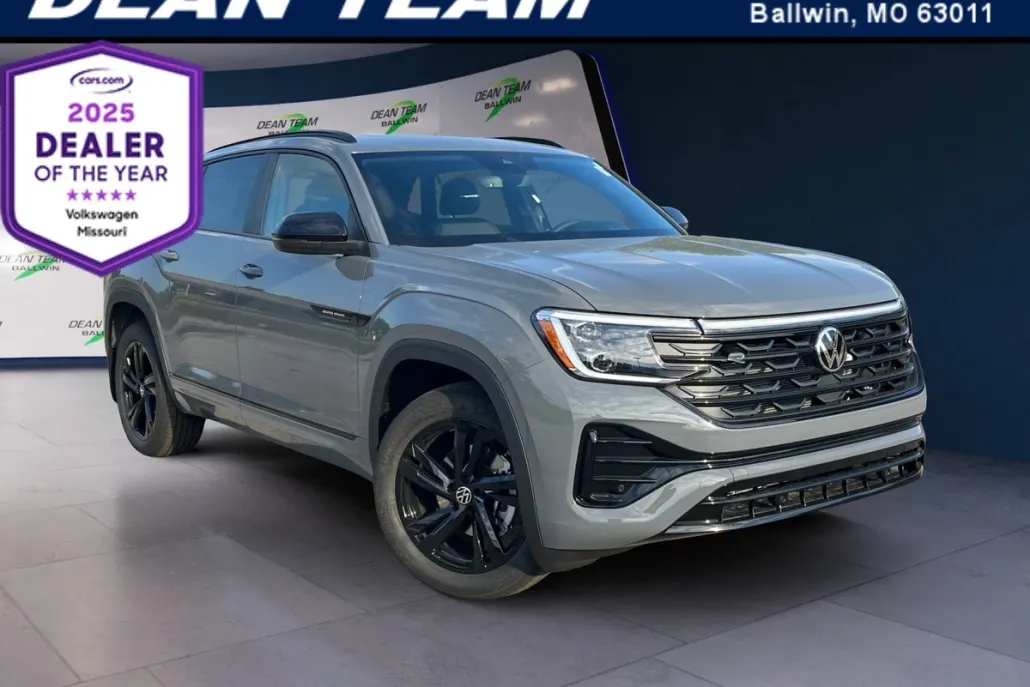 2026 Volkswagen Atlas Cross Sport SEL R-Line photo 1