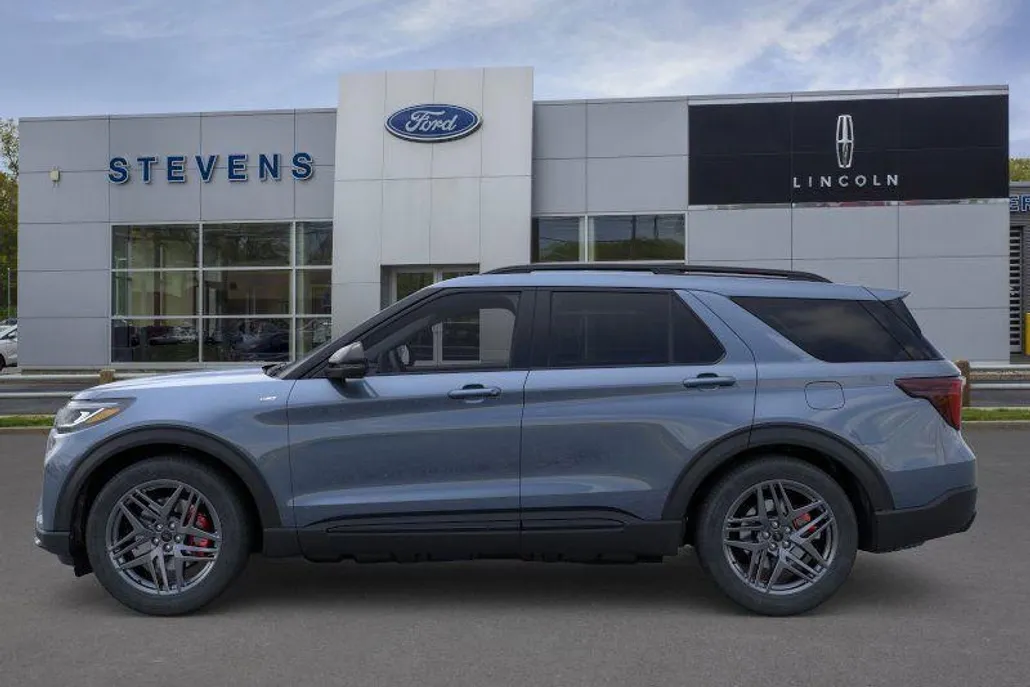 2025 Ford Explorer ST-Line photo 1