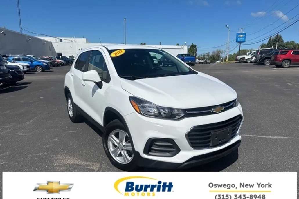 2022 Chevrolet Trax LS photo 1