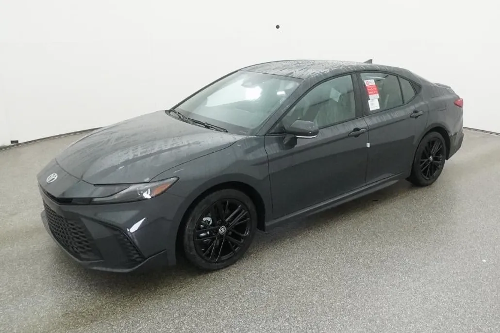 2026 Toyota Camry SE photo 1