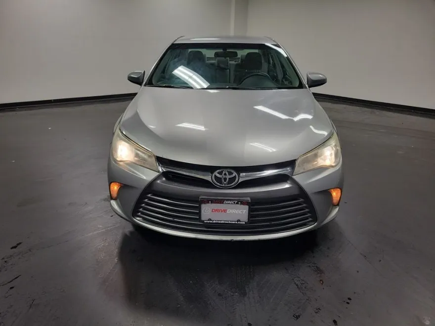 2015 Toyota Camry LE photo 1