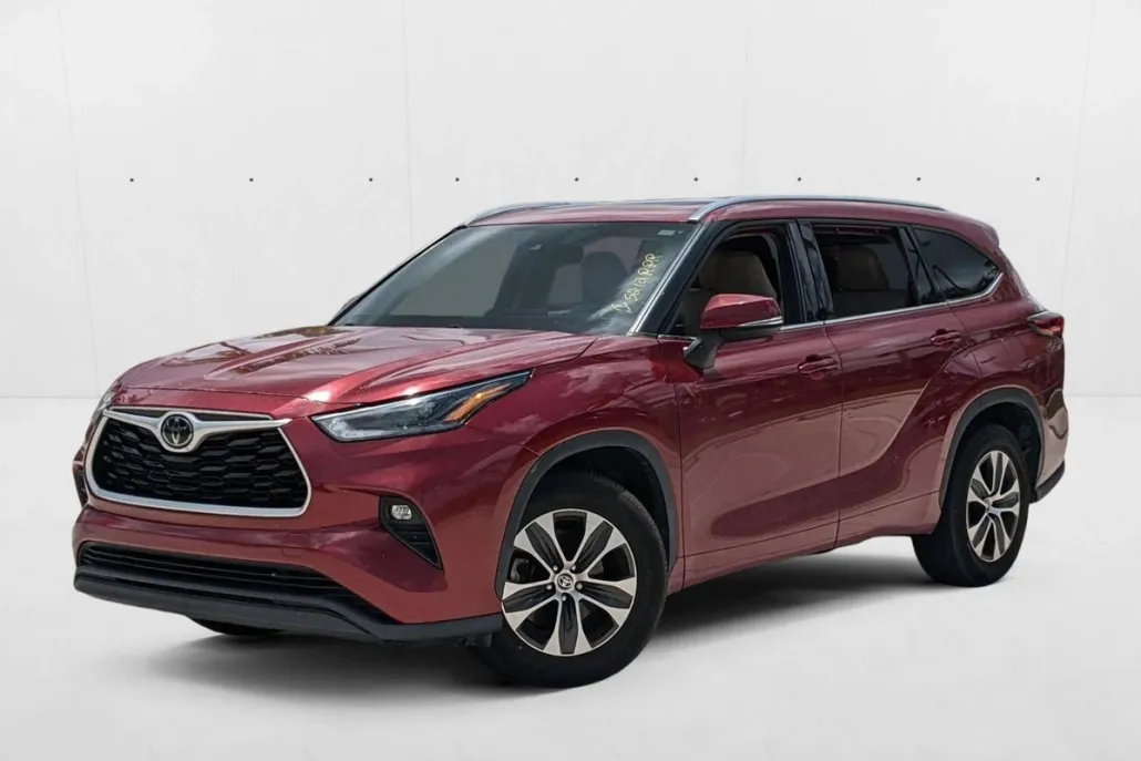 2021 Toyota Highlander XLE photo 1