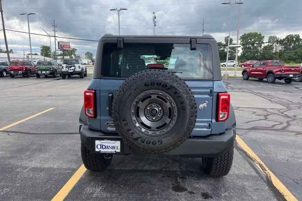 2025 Ford Bronco Base photo 1