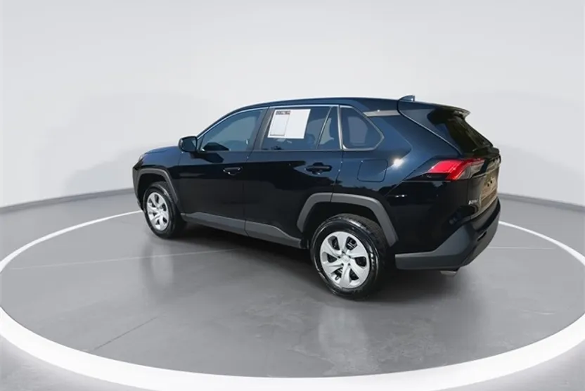 2024 Toyota RAV4 LE photo 1