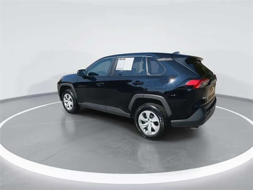 2024 Toyota RAV4 LE photo 1