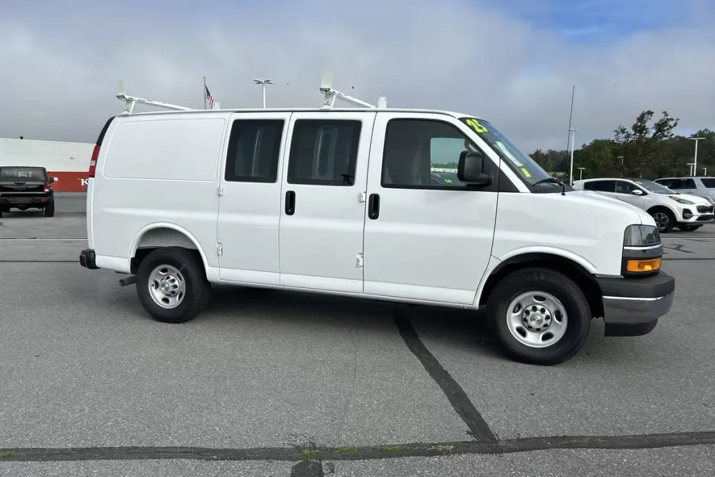 2025 Chevrolet Express Cargo 2500 photo 1