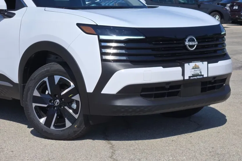 2025 Nissan Kicks SV photo 1