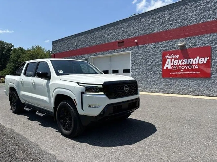 2023 Nissan Frontier Crew Cab SV photo 1
