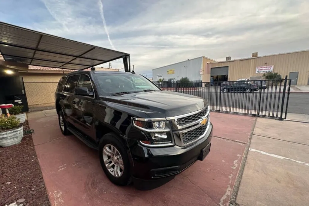 2017 Chevrolet Tahoe LS photo 1