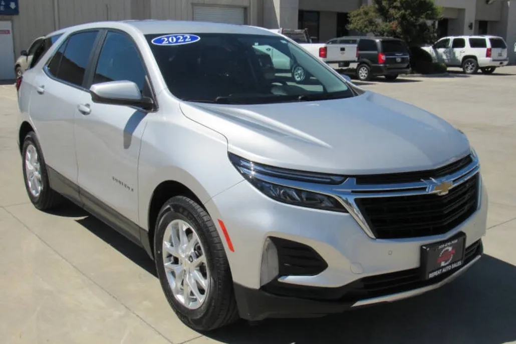 2022 Chevrolet Equinox LT photo 1