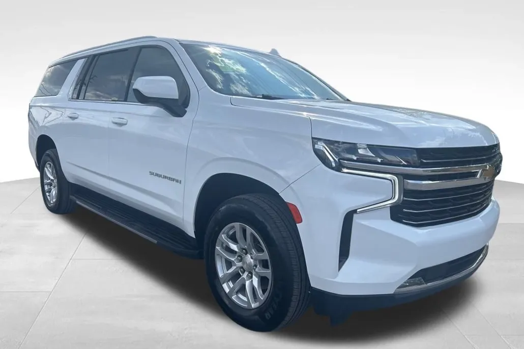 2021 Chevrolet Suburban LT photo 1