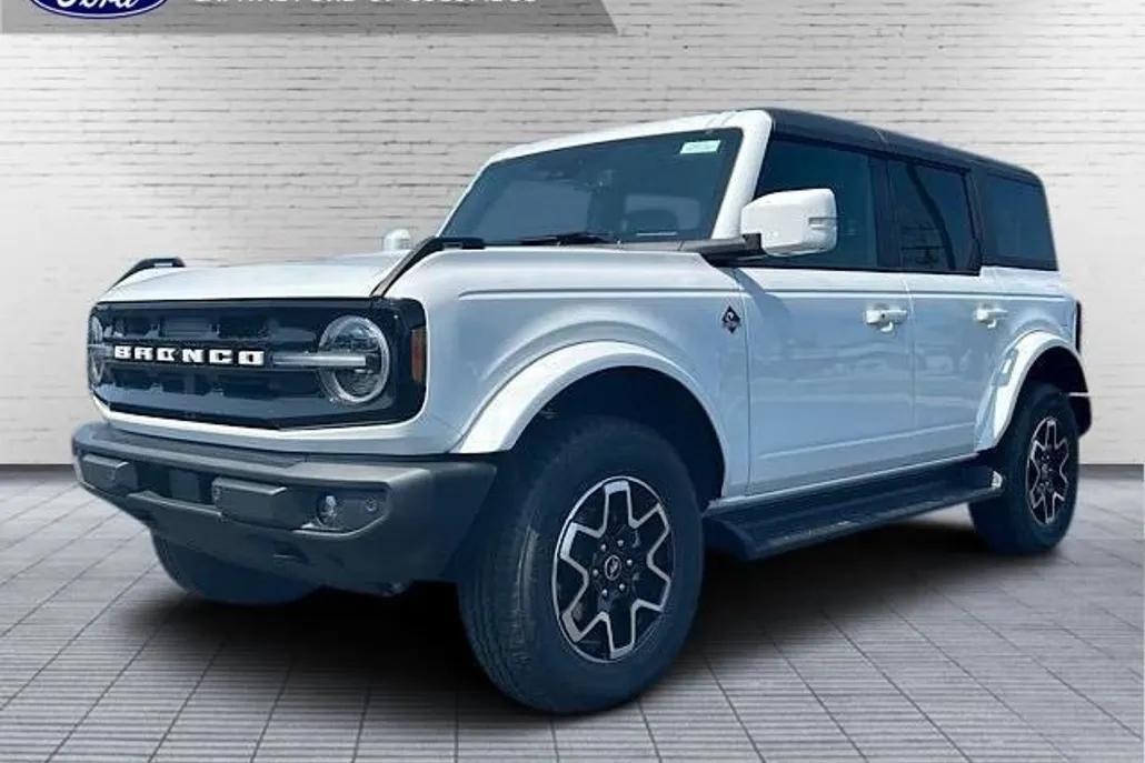 2025 Ford Bronco Outer Banks photo 1