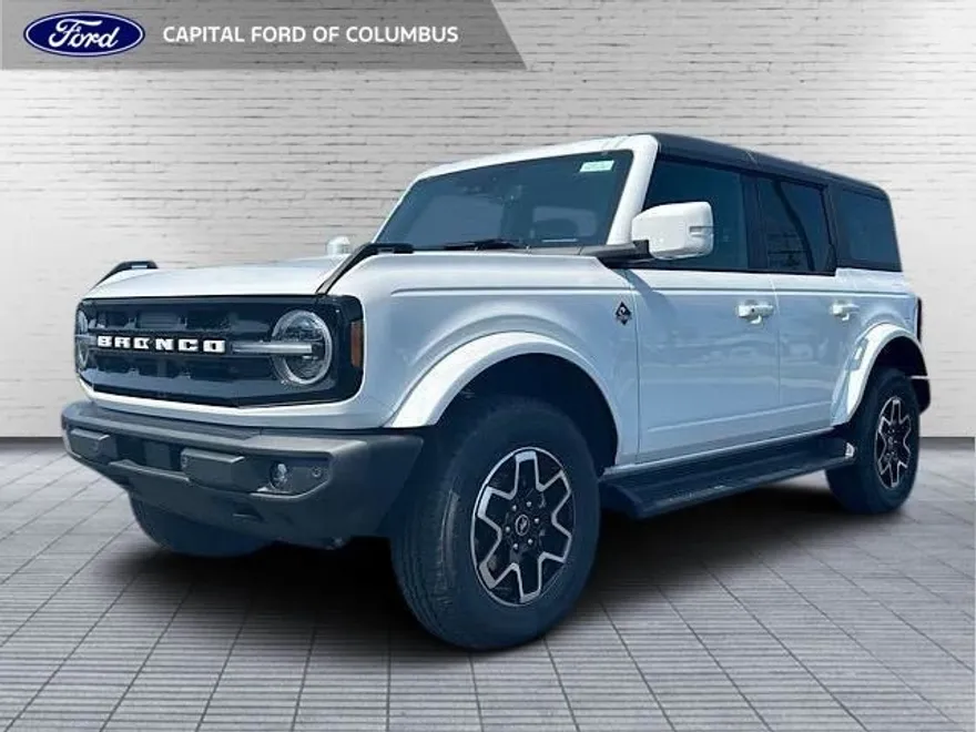 2025 Ford Bronco Outer Banks photo 1