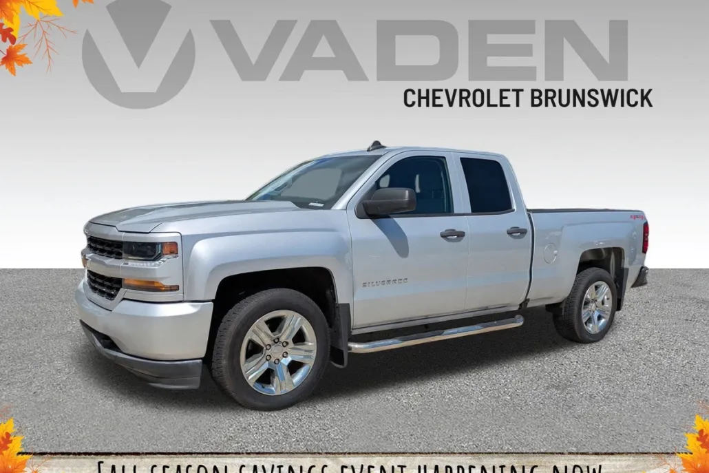 2017 Chevrolet Silverado 1500 Custom photo 1