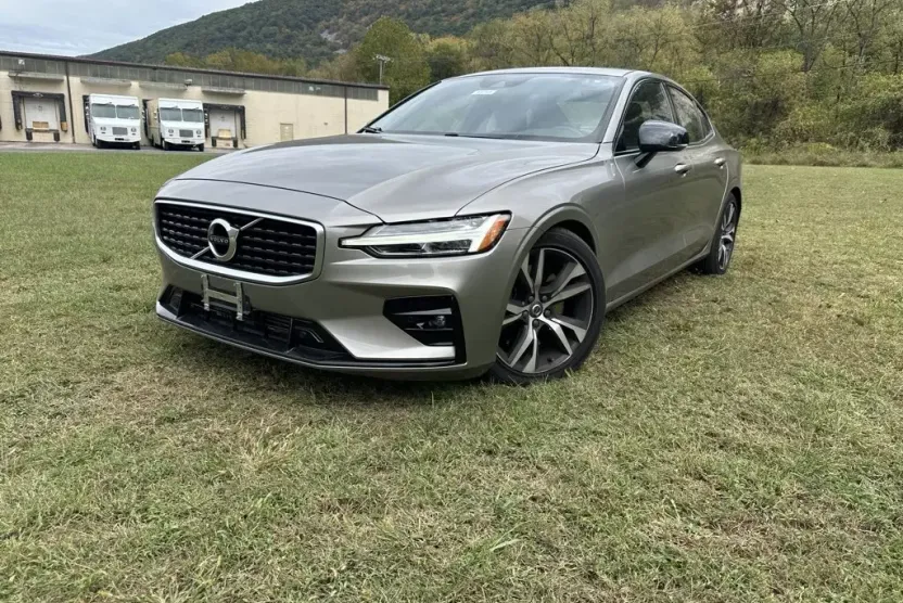 2019 Volvo S60 T6 AWD R-Design photo 1