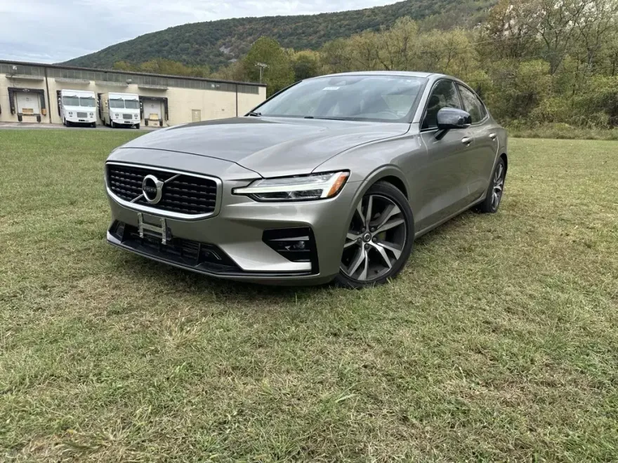 2019 Volvo S60 T6 AWD R-Design photo 1