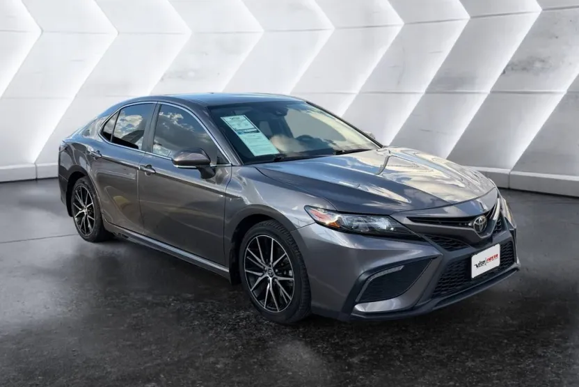 2024 Toyota Camry SE photo 1