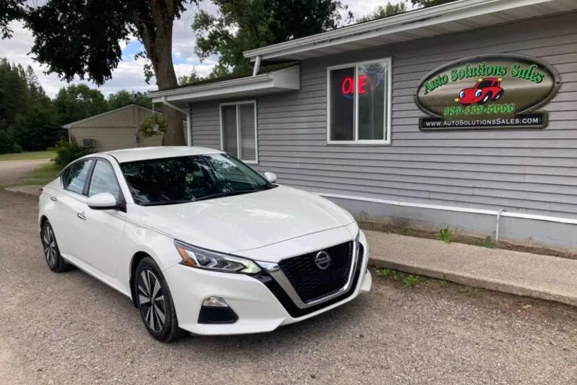 2021 Nissan Altima 2.5 SV photo 1