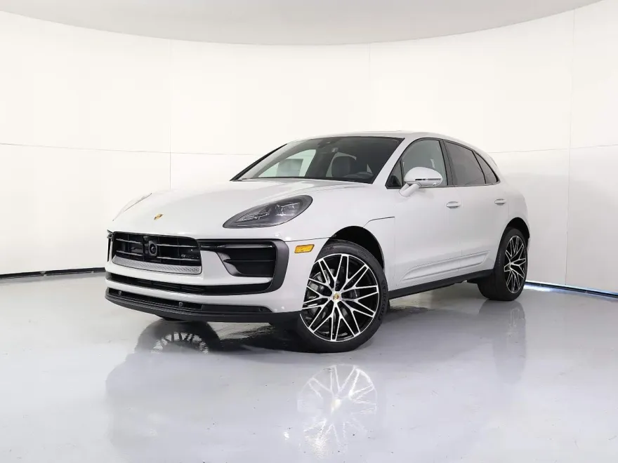 2025 Porsche Macan T photo 1