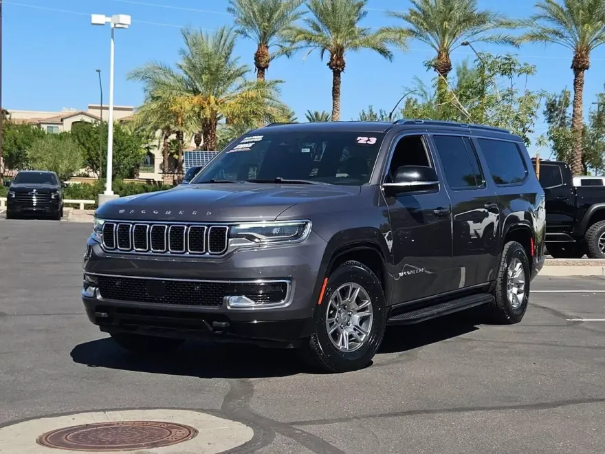 2023 Jeep Wagoneer L Base photo 1