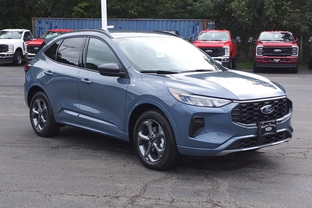 2024 Ford Escape ST-Line photo 1