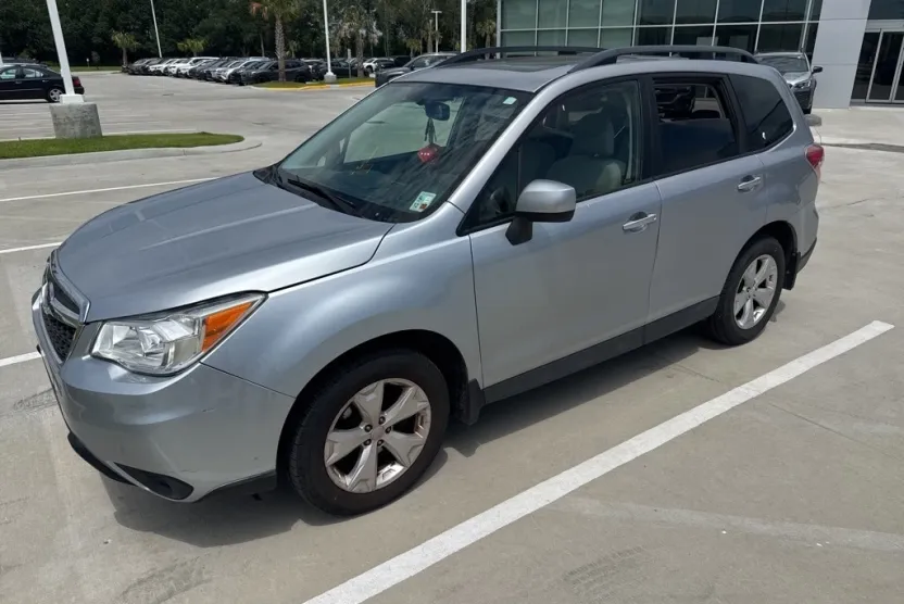 2014 Subaru Forester 2.5i Premium photo 1