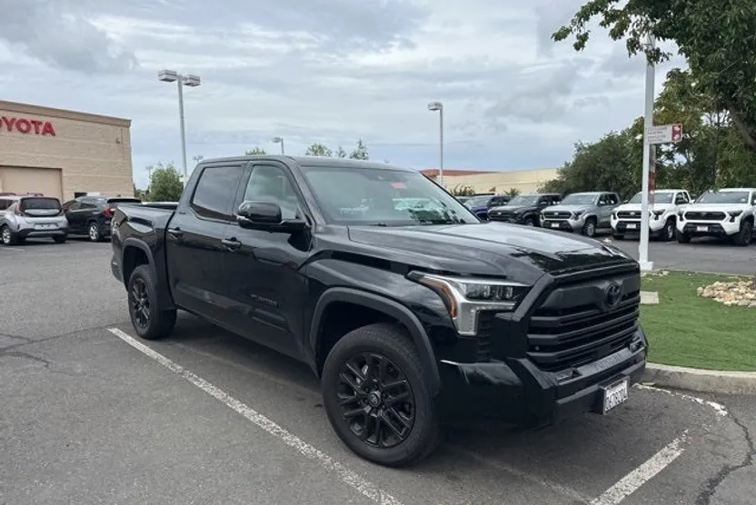 2025 Toyota Tundra Limited photo 1