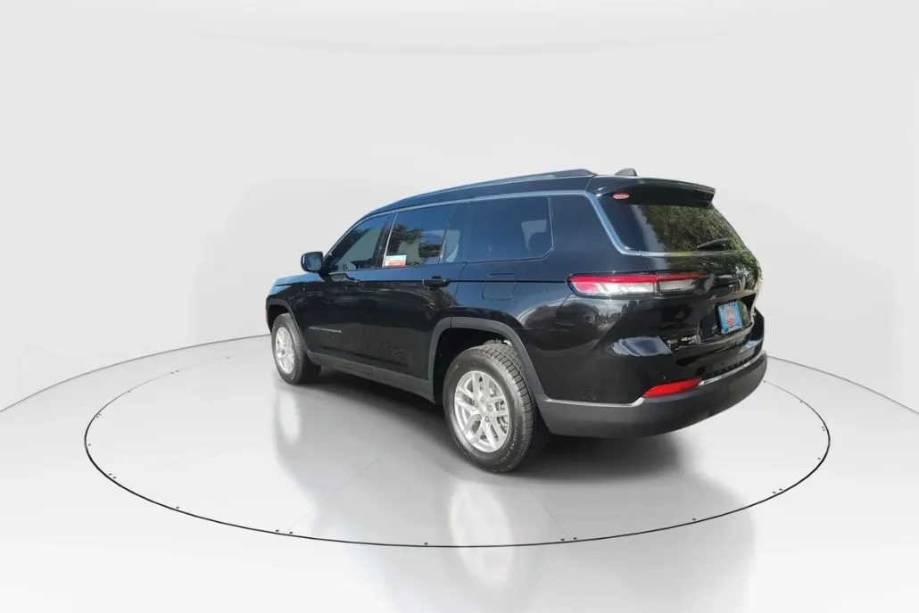 2021 Jeep Grand Cherokee Laredo photo 1