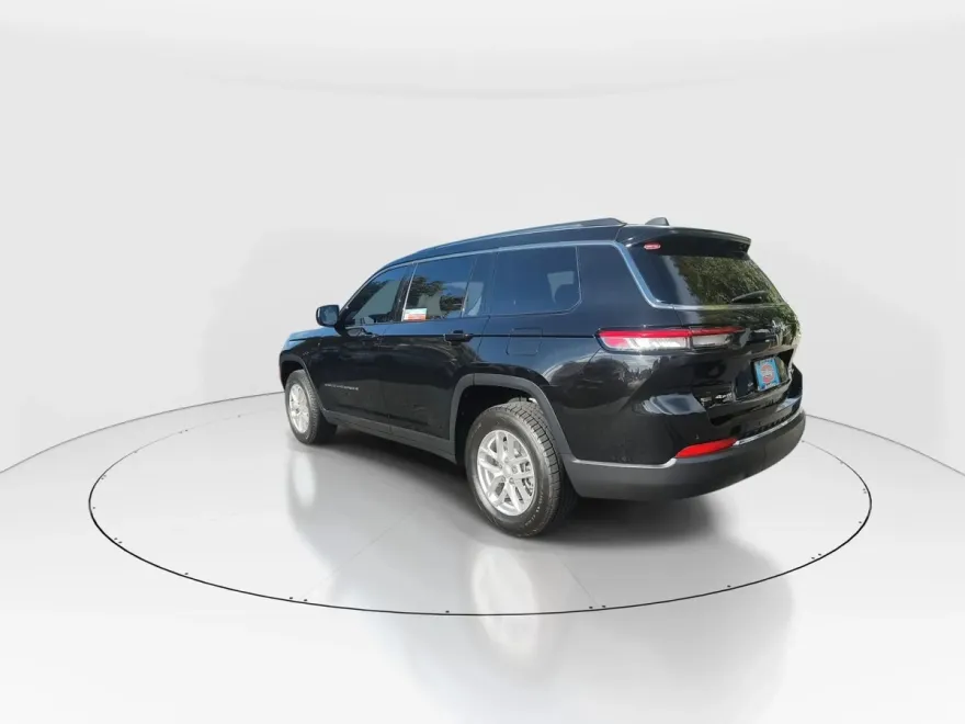 2021 Jeep Grand Cherokee Laredo photo 1