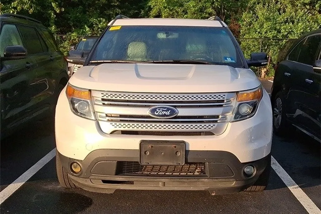 2015 Ford Explorer XLT photo 1
