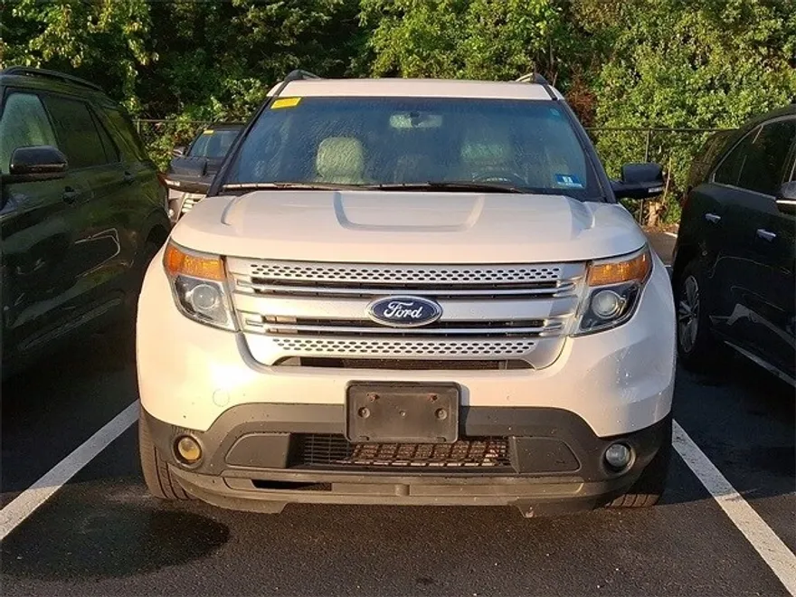 2015 Ford Explorer XLT photo 1
