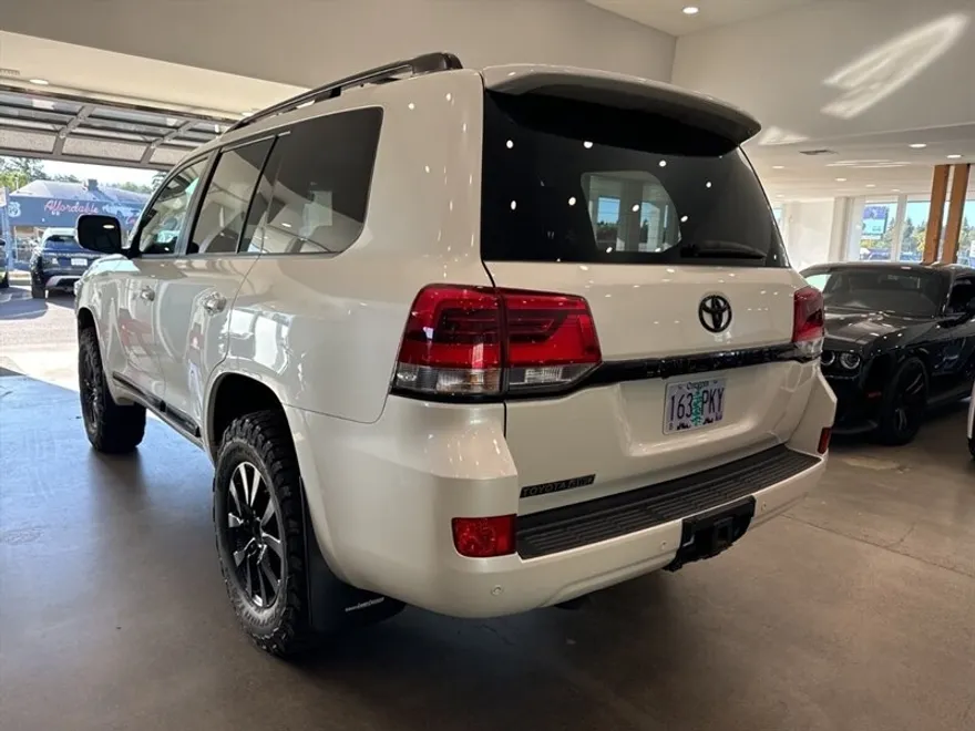 2017 Toyota Land Cruiser photo 1