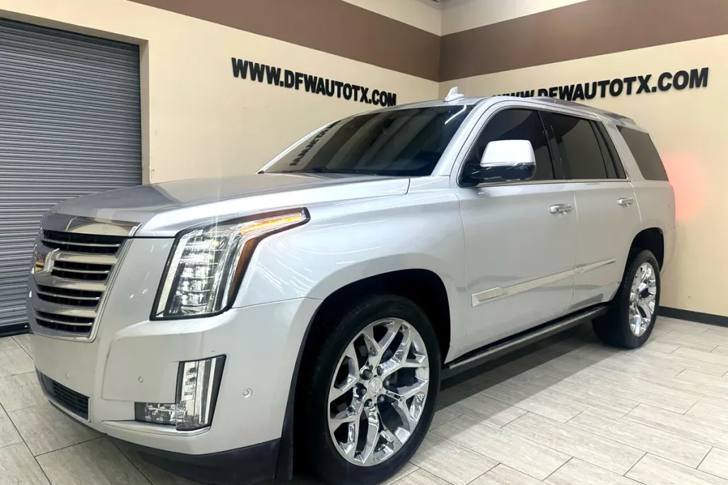 2017 Cadillac Escalade Platinum photo 1