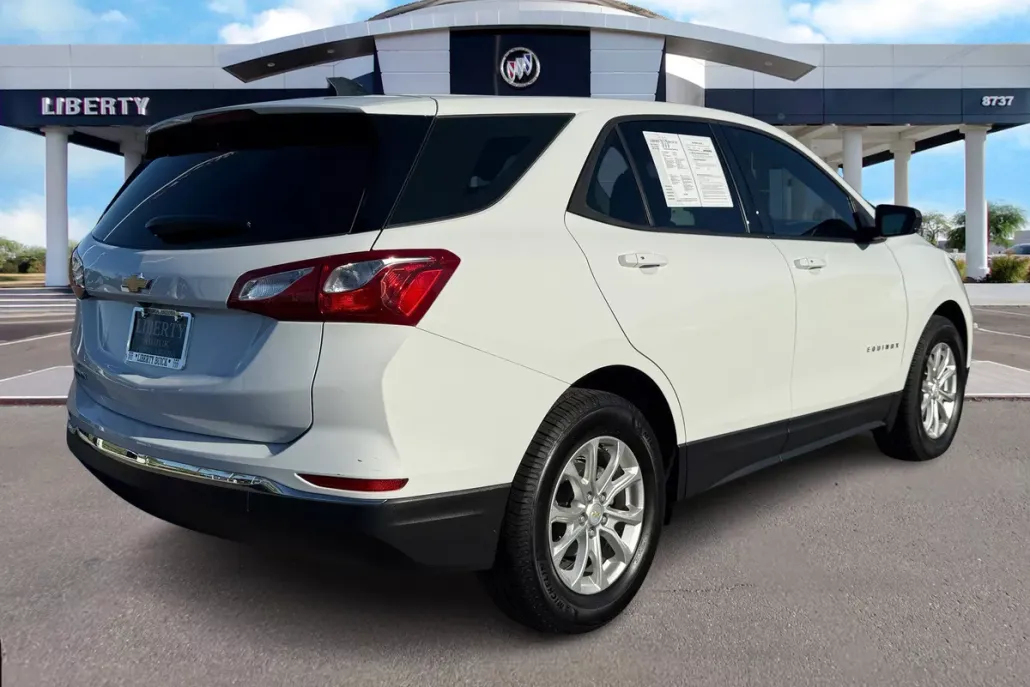 2018 Chevrolet Equinox LS photo 1