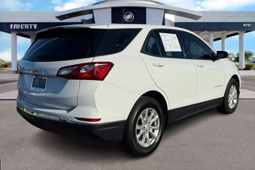 2018 Chevrolet Equinox LS photo 1