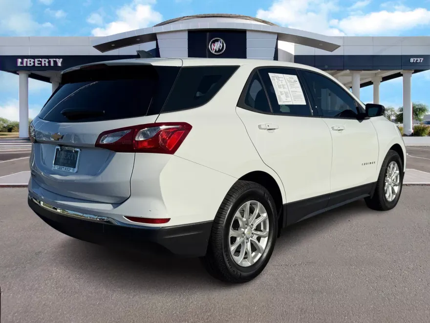 2018 Chevrolet Equinox LS photo 1