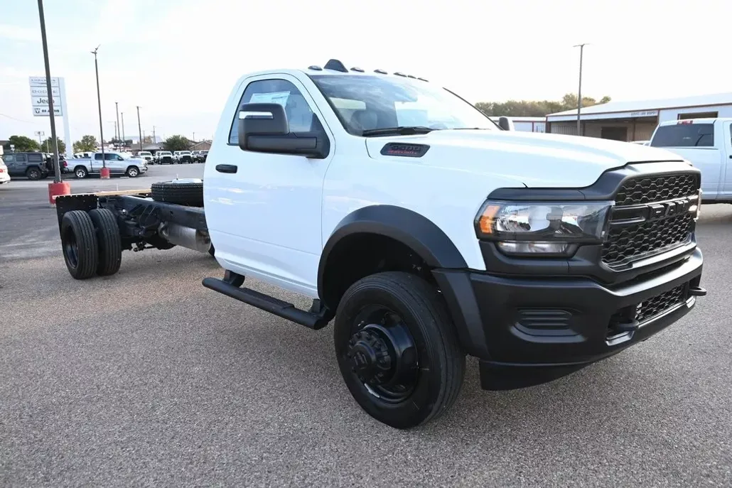 2024 Ram 5500 Tradesman photo 1