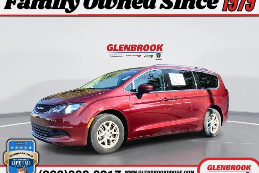2020 Chrysler Voyager LXi photo 1