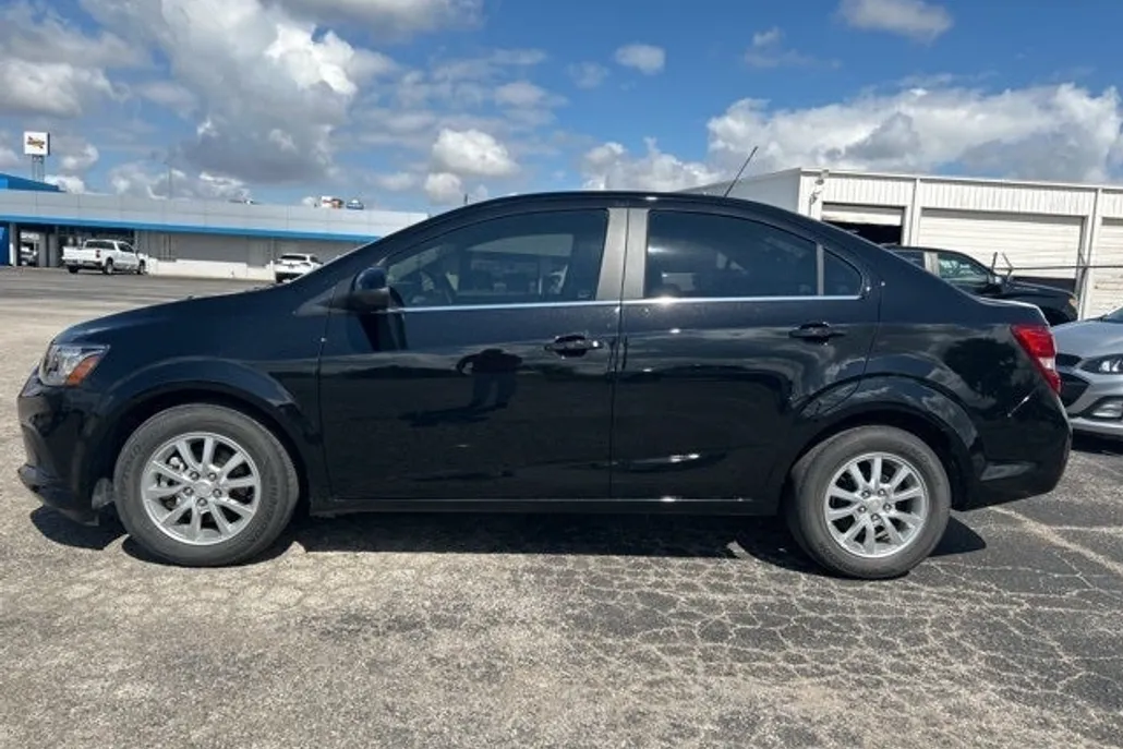 2020 Chevrolet Sonic LT photo 1