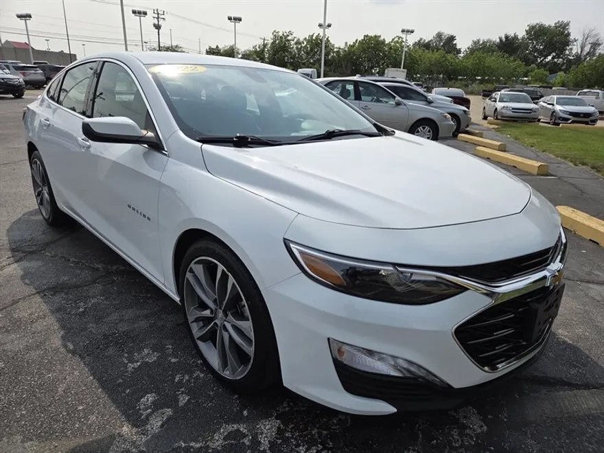 2022 Chevrolet Malibu 1LT photo 1