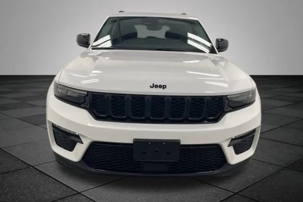 2023 Jeep Grand Cherokee Limited photo 1
