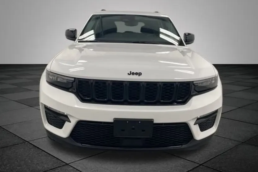 2023 Jeep Grand Cherokee Limited photo 1