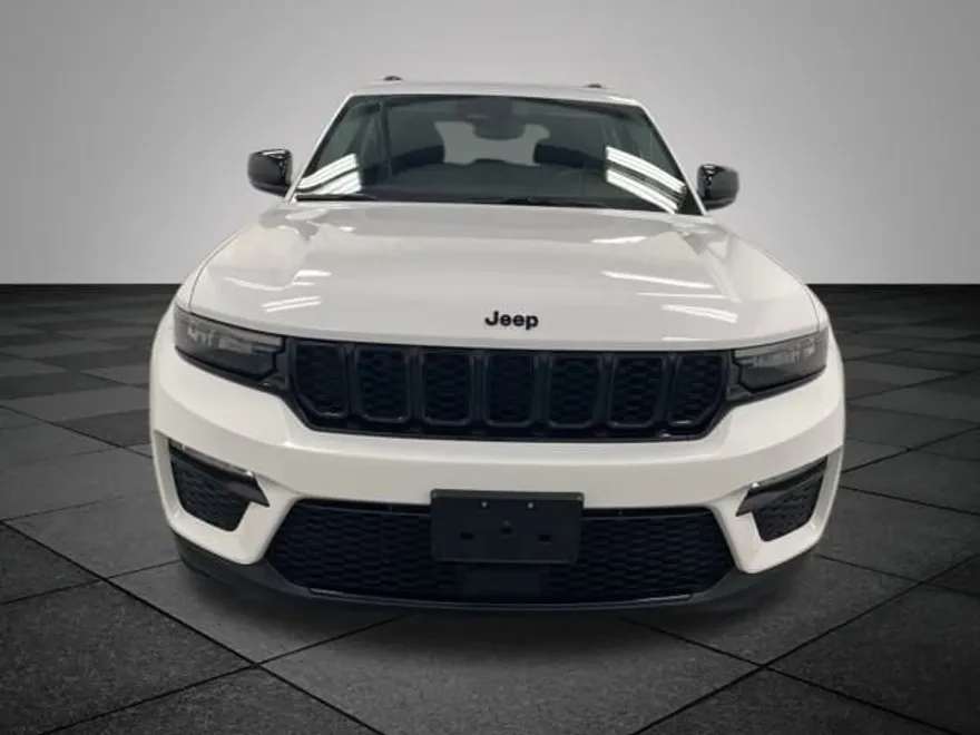 2023 Jeep Grand Cherokee Limited photo 1
